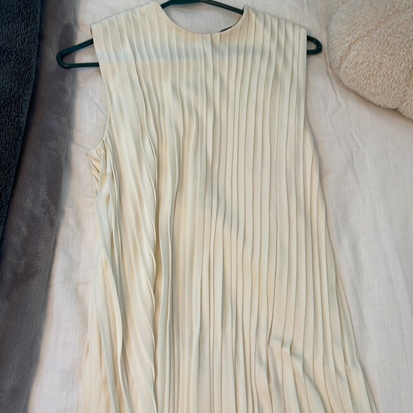 Ralph Lauren Cream Pleated Dress - Picture 5 of 6